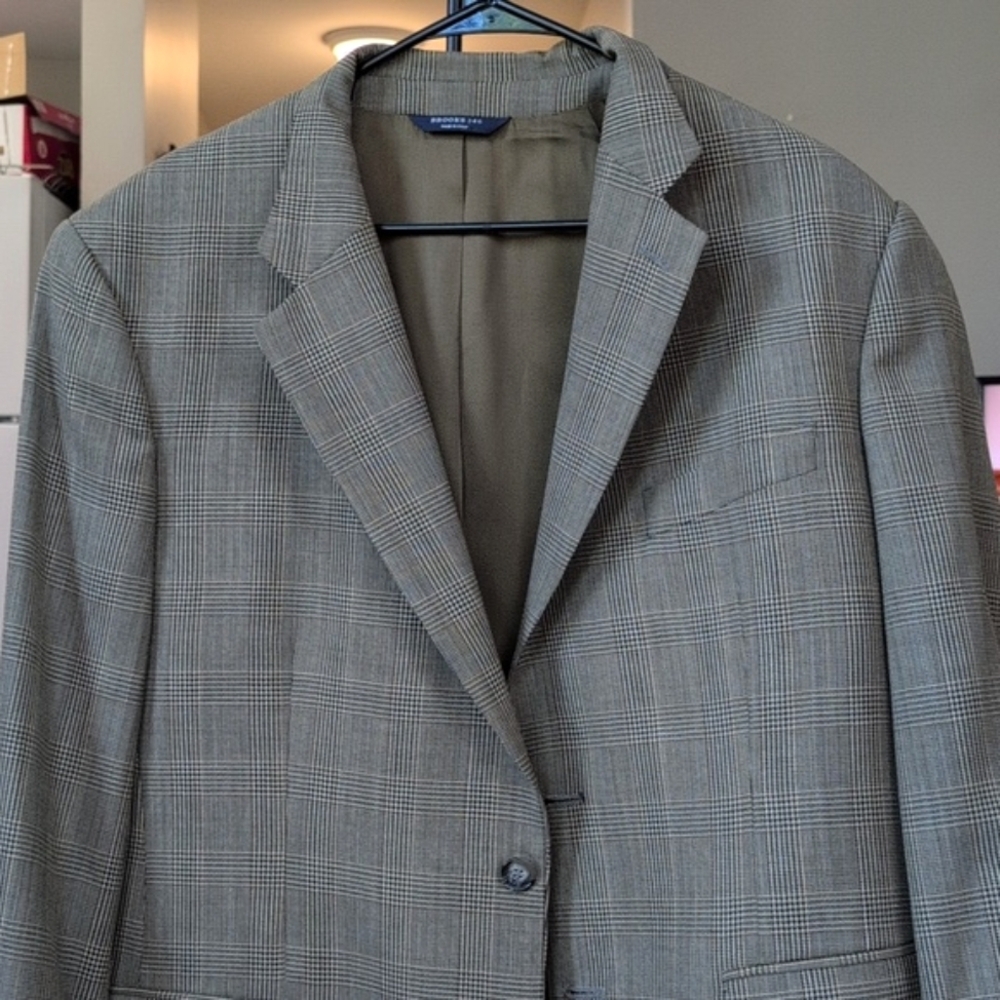 Excellent Used Condition Brooks Brown Sport Coat with Structured Tailoring